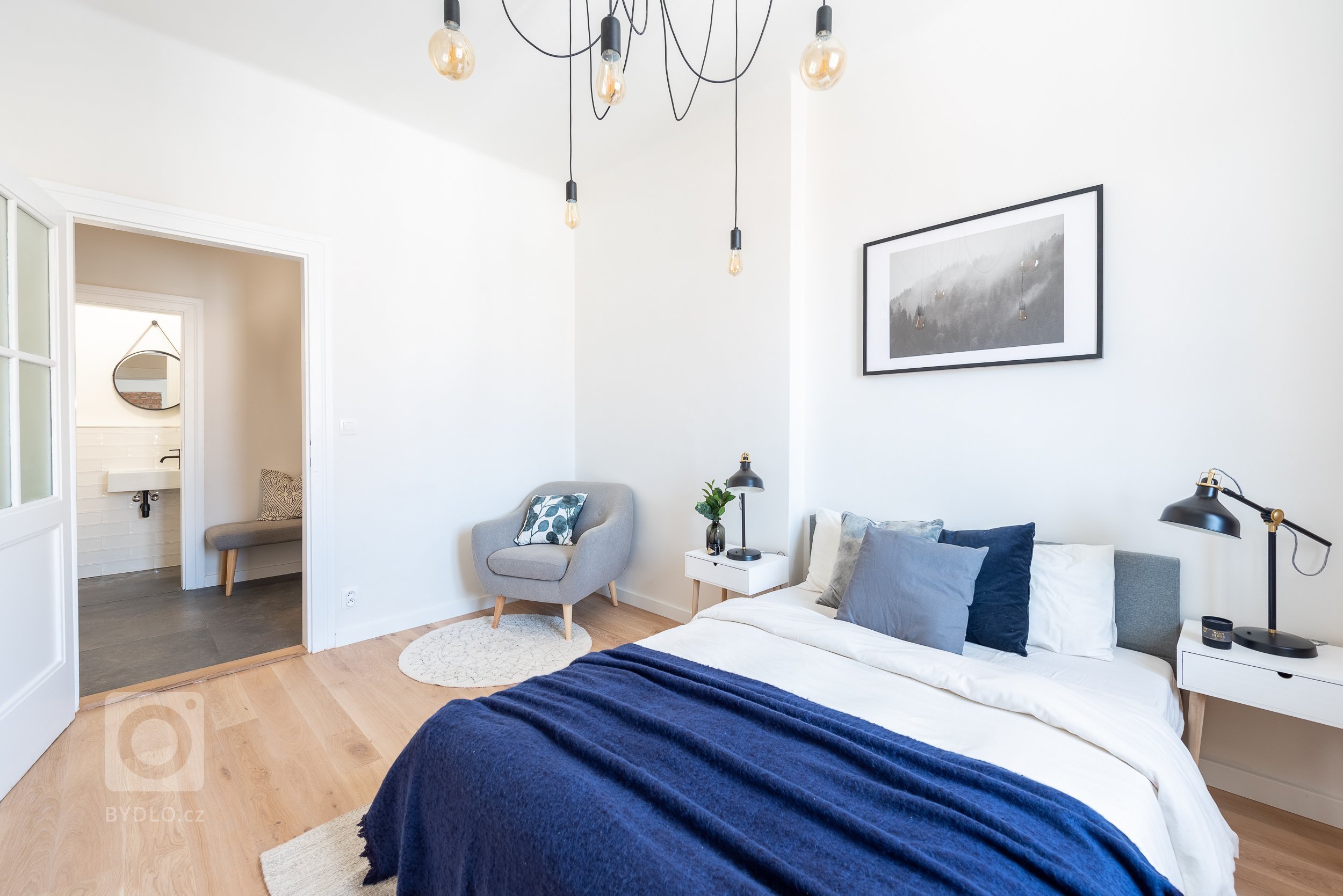 Když se v malém bytě podaří skloubit styl, praktičnost a&nbsp;kvalitní materiály. s dobrou cenou. Byt o rozloze 45 metrů se dvěma komorami, dřevěnou podlahou a…