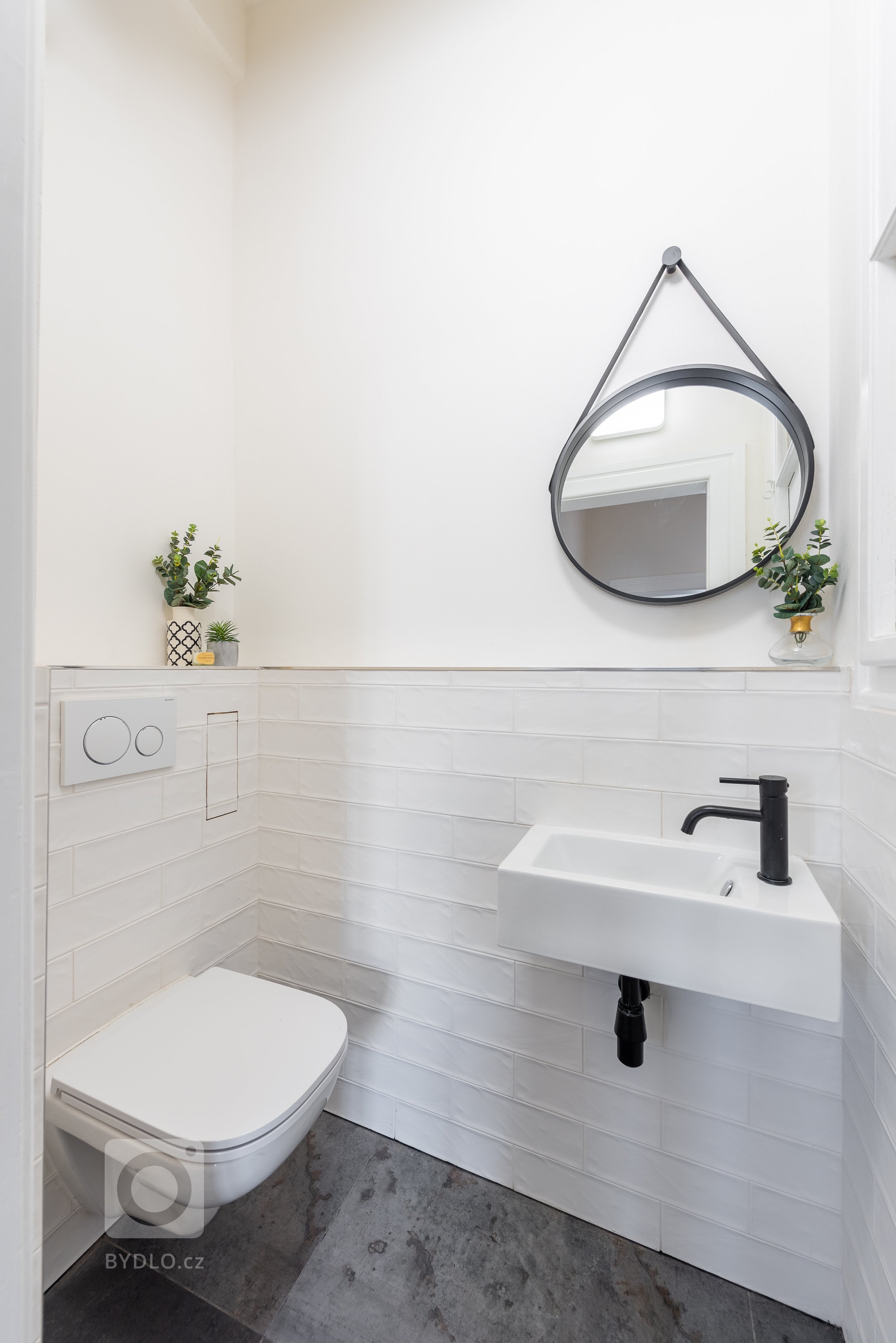 Když se v malém bytě podaří skloubit styl, praktičnost a&nbsp;kvalitní materiály. s dobrou cenou. Byt o rozloze 45 metrů se dvěma komorami, dřevěnou podlahou a…