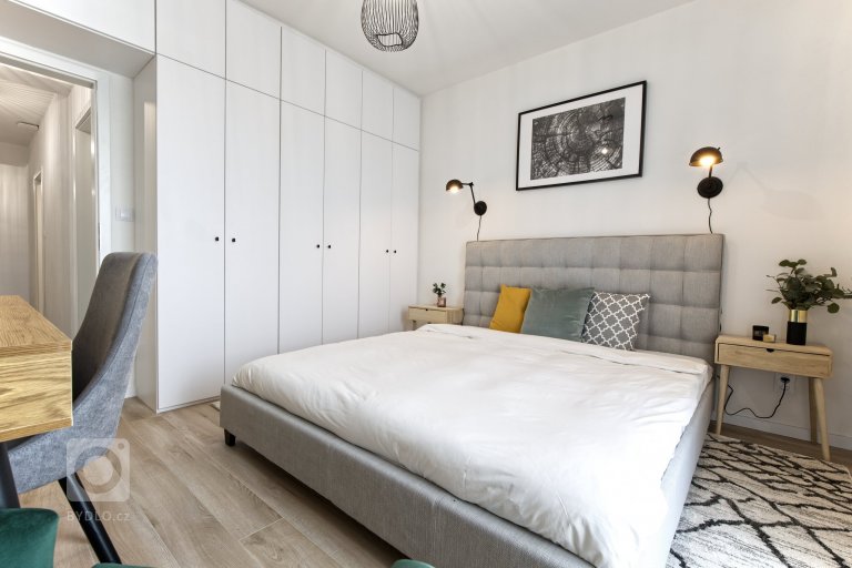 add picture to album