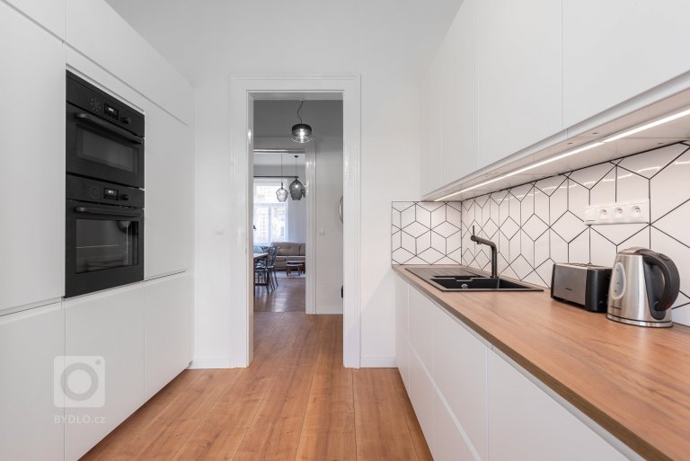 add picture to album