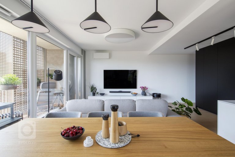 add picture to album