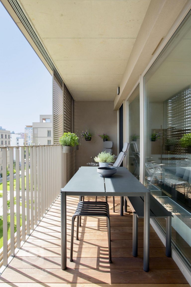 add picture to album