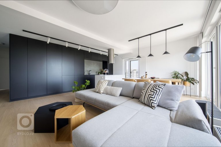 add picture to album