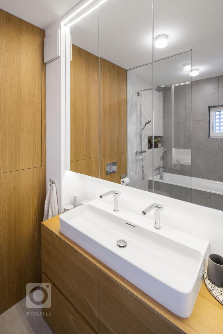 add picture to album