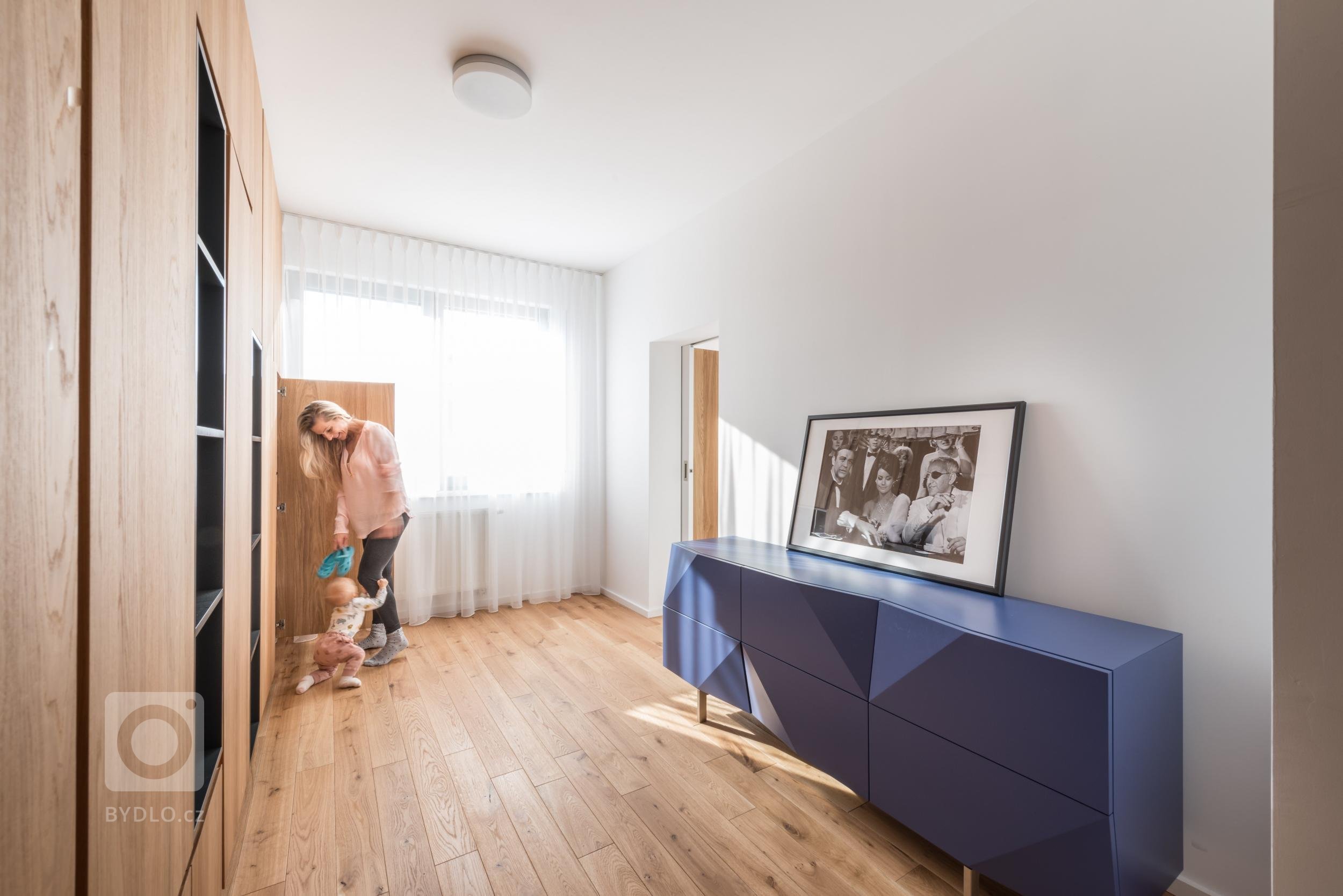 Velký byt znamená velké možnosti změn, pokud není většina stěn nosná, jako v případě tohoto bytu. Nám se navzdory omezeným možnostem zásahů podařilo funkce…