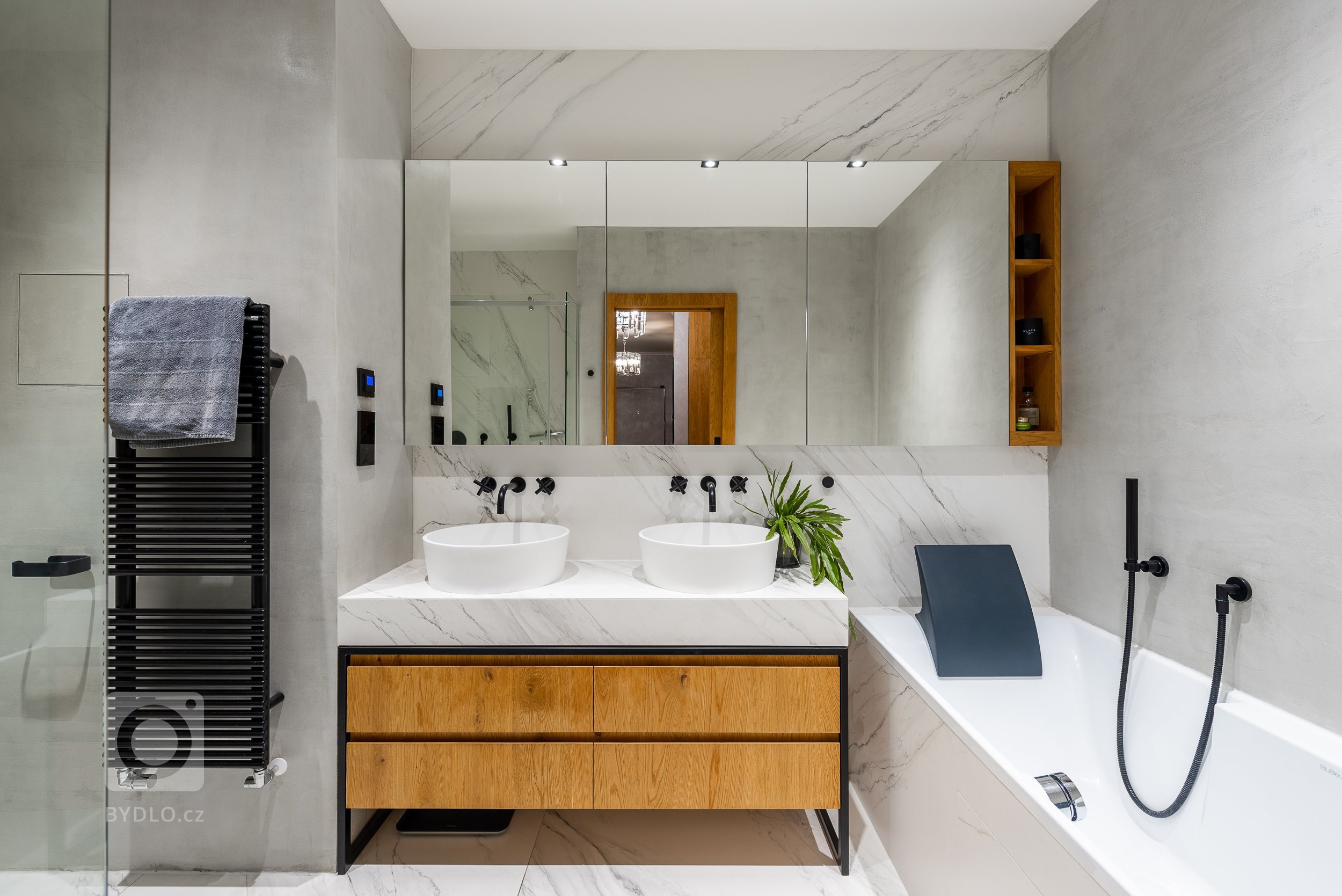 Vlastní&nbsp;bydlení bydlení pro Janu a dcerku Nicole. Jedná se o byt o velikosti 3kk s dvěmi předzahrádky, který prošel během 4 let celkovou rekonstrukcí.…