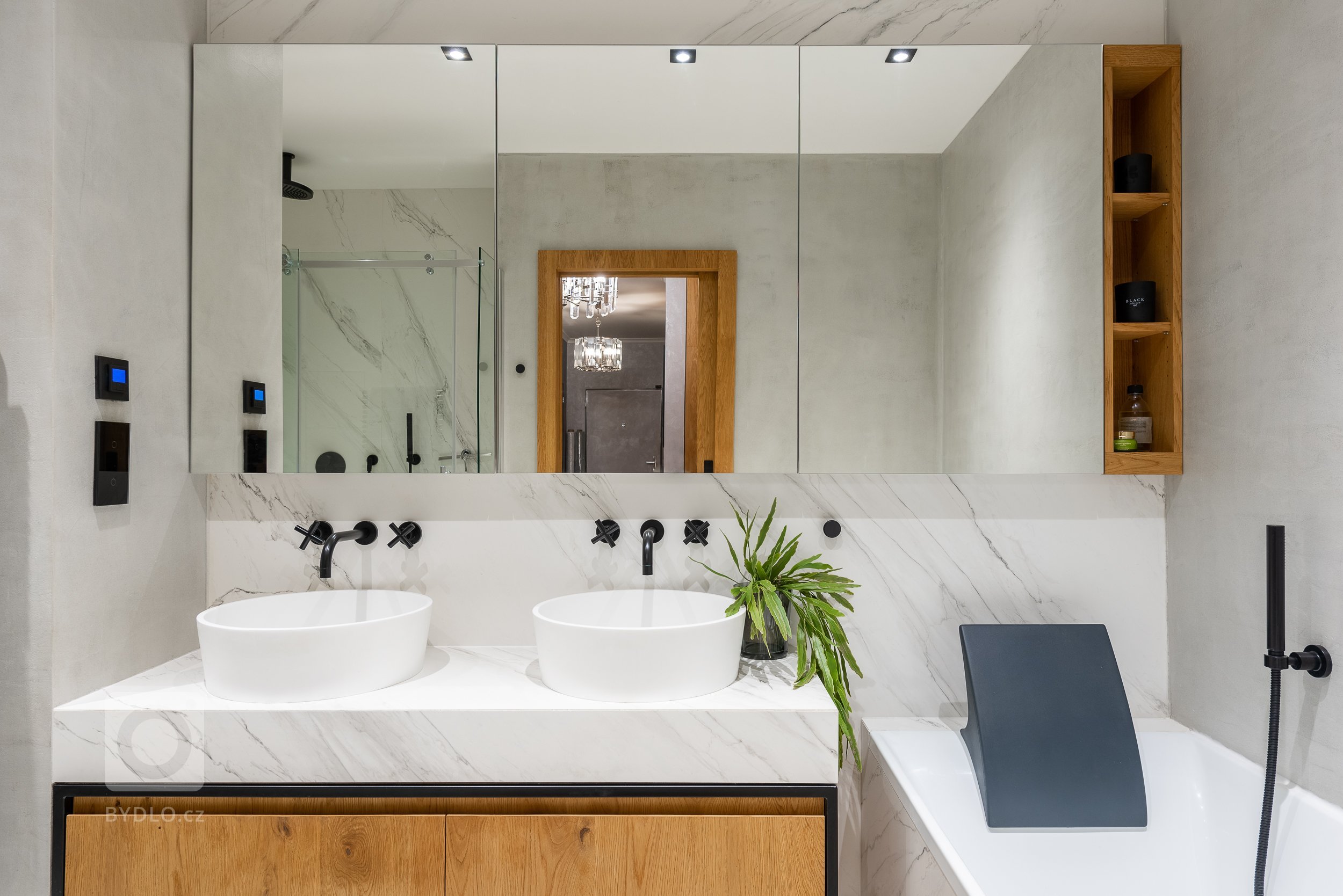 Vlastní&nbsp;bydlení bydlení pro Janu a dcerku Nicole. Jedná se o byt o velikosti 3kk s dvěmi předzahrádky, který prošel během 4 let celkovou rekonstrukcí.…