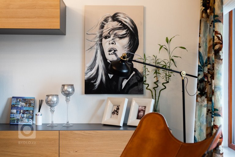 add picture to album