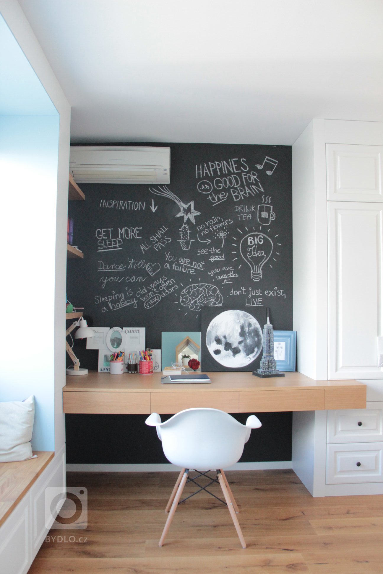 Moderní interiér s příjemnou atmosférou. Tak lze ve zkratce charakterizovat mezonet, laděný do jemně industriálního stylu s množstvím přírodních materiálů…