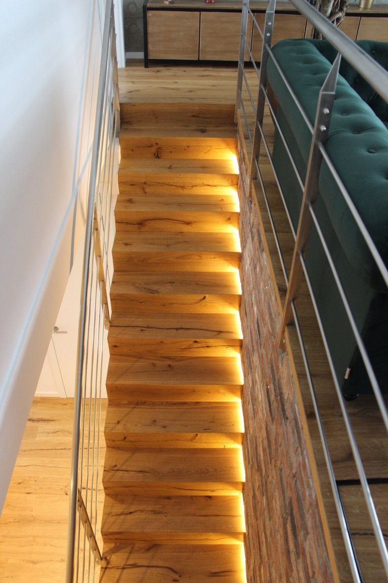 Moderní interiér s příjemnou atmosférou. Tak lze ve zkratce charakterizovat mezonet, laděný do jemně industriálního stylu s množstvím přírodních materiálů…