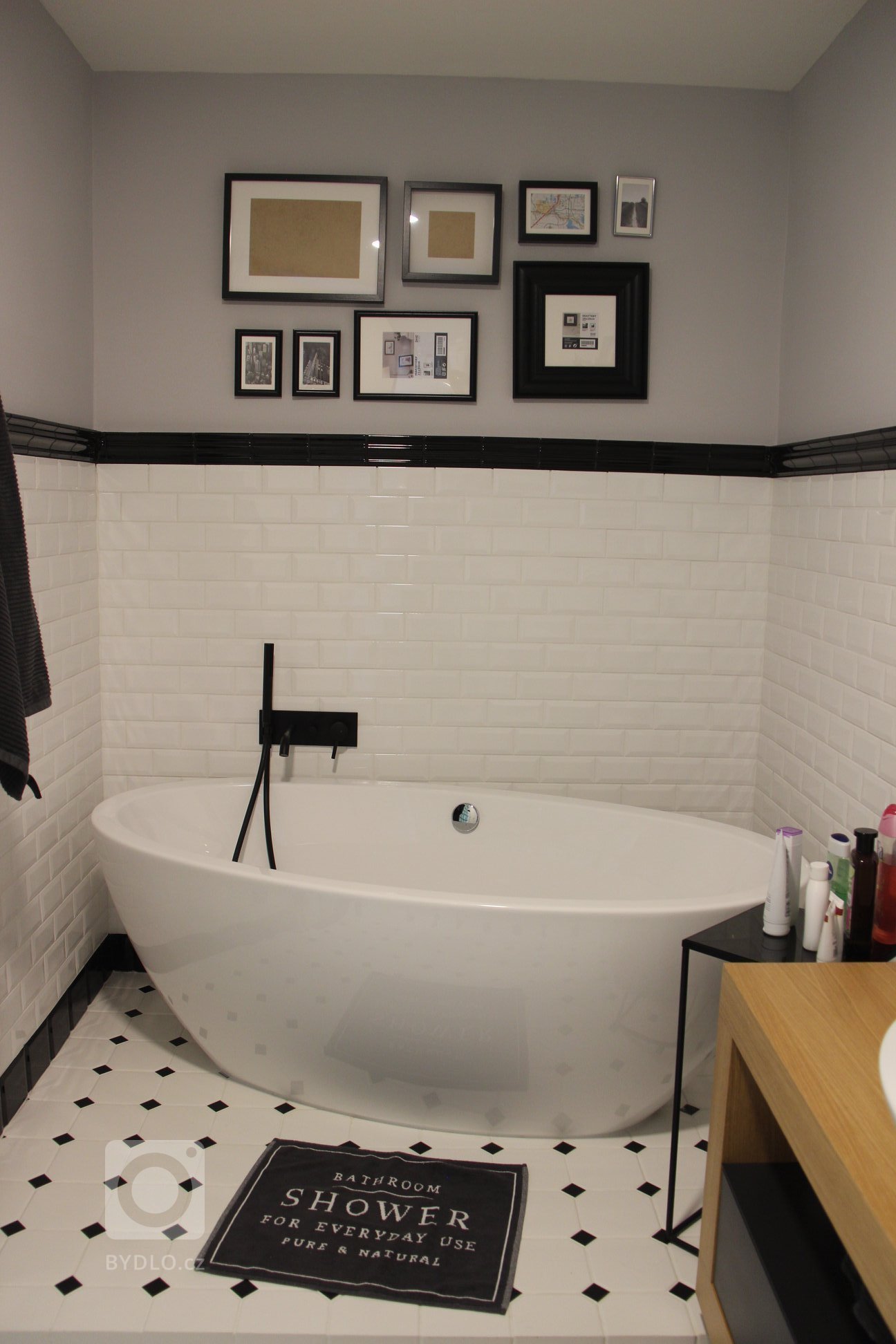 Moderní interiér s příjemnou atmosférou. Tak lze ve zkratce charakterizovat mezonet, laděný do jemně industriálního stylu s množstvím přírodních materiálů…