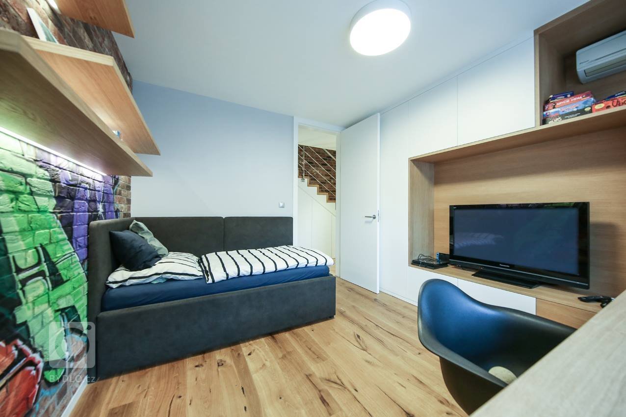 Moderní interiér s příjemnou atmosférou. Tak lze ve zkratce charakterizovat mezonet, laděný do jemně industriálního stylu s množstvím přírodních materiálů…