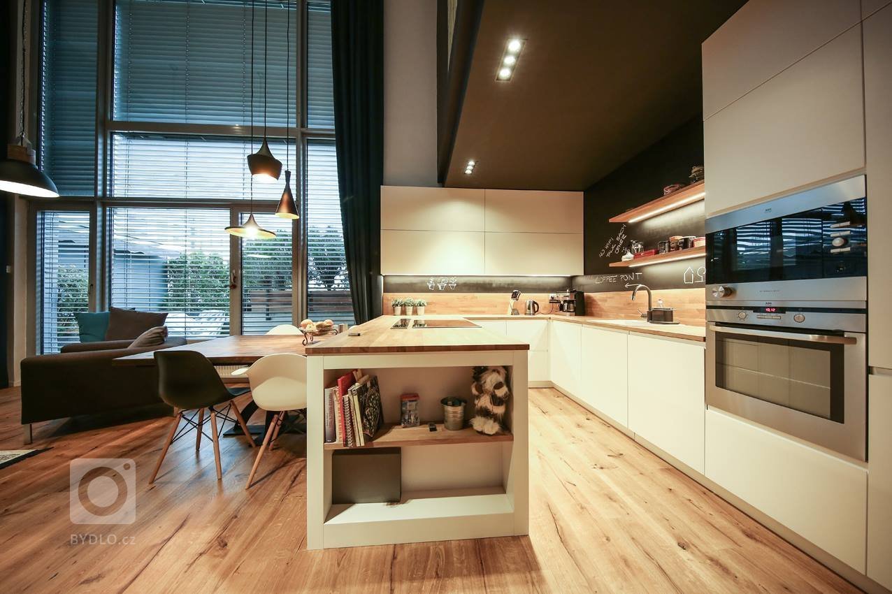 Moderní interiér s příjemnou atmosférou. Tak lze ve zkratce charakterizovat mezonet, laděný do jemně industriálního stylu s množstvím přírodních materiálů…