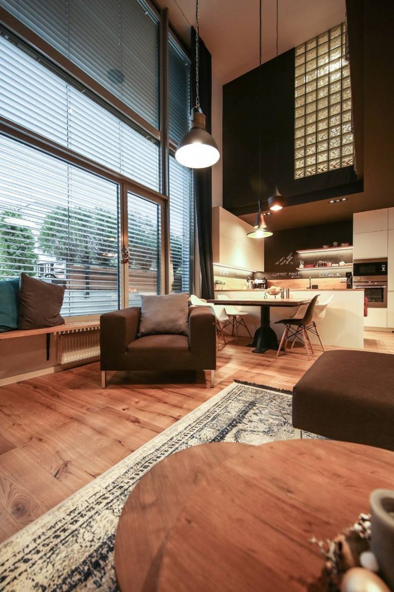 Moderní interiér s příjemnou atmosférou. Tak lze ve zkratce charakterizovat mezonet, laděný do jemně industriálního stylu s množstvím přírodních materiálů…