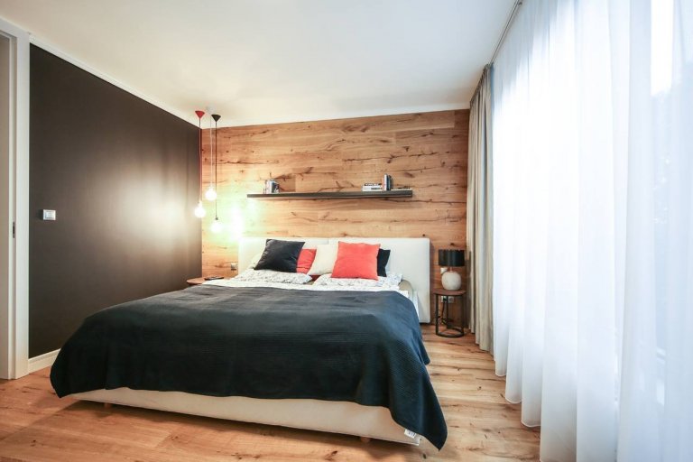 Moderní interiér s příjemnou atmosférou. Tak lze ve zkratce charakterizovat mezonet, laděný do jemně industriálního stylu s množstvím přírodních materiálů…