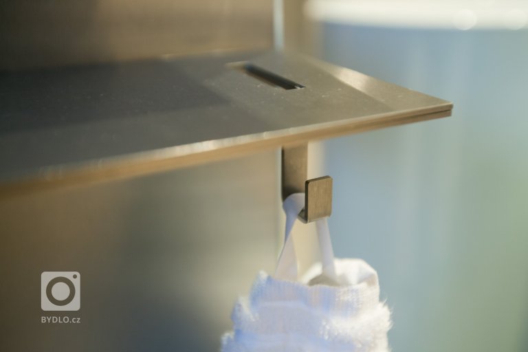 add picture to album