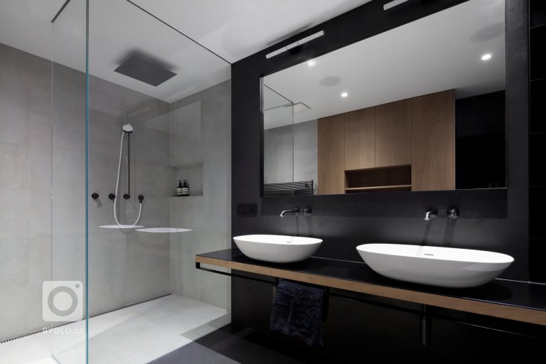 add picture to album