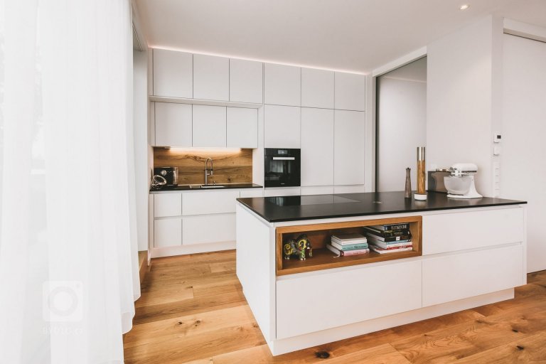 add picture to album