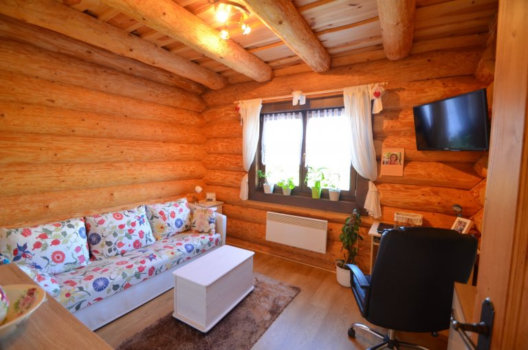 V Novohradských horách jsme postavili tento krásný přízemní srub, ze kterého se těší celá rodina. Dům slouží jako rekreační objekt.&nbsp;
