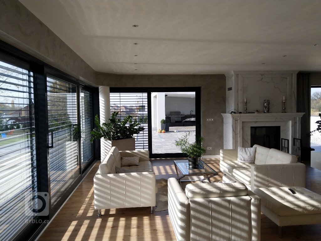 Realizace betonové stěrky v RD nedaleko Hradce Králové. Odstín a design stěrky na míru dle přání zákazníka. Realizace probíhala v několika etapách s ohledem na…