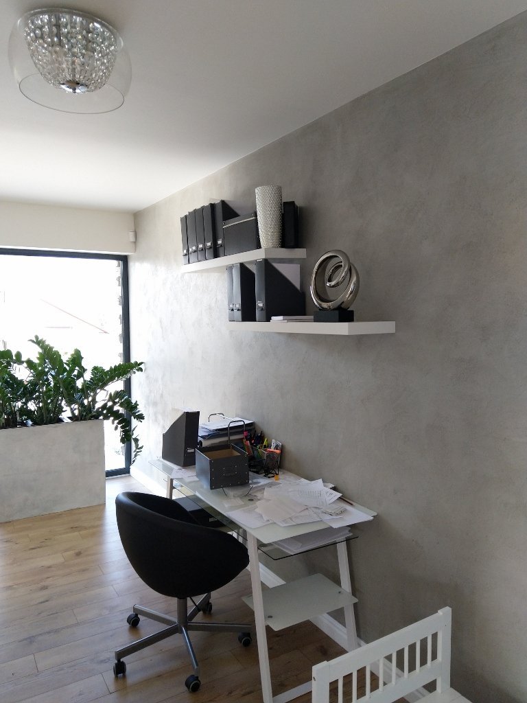 Realizace betonové stěrky v RD nedaleko Hradce Králové. Odstín a design stěrky na míru dle přání zákazníka. Realizace probíhala v několika etapách s ohledem na…