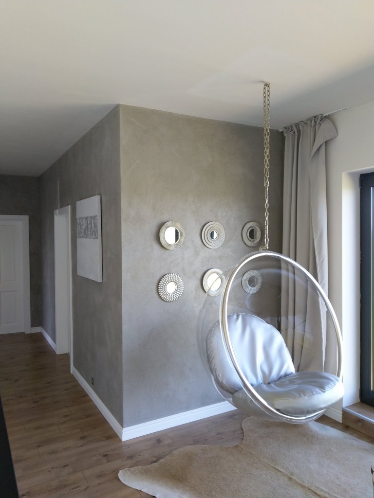 Realizace betonové stěrky v RD nedaleko Hradce Králové. Odstín a design stěrky na míru dle přání zákazníka. Realizace probíhala v několika etapách s ohledem na…