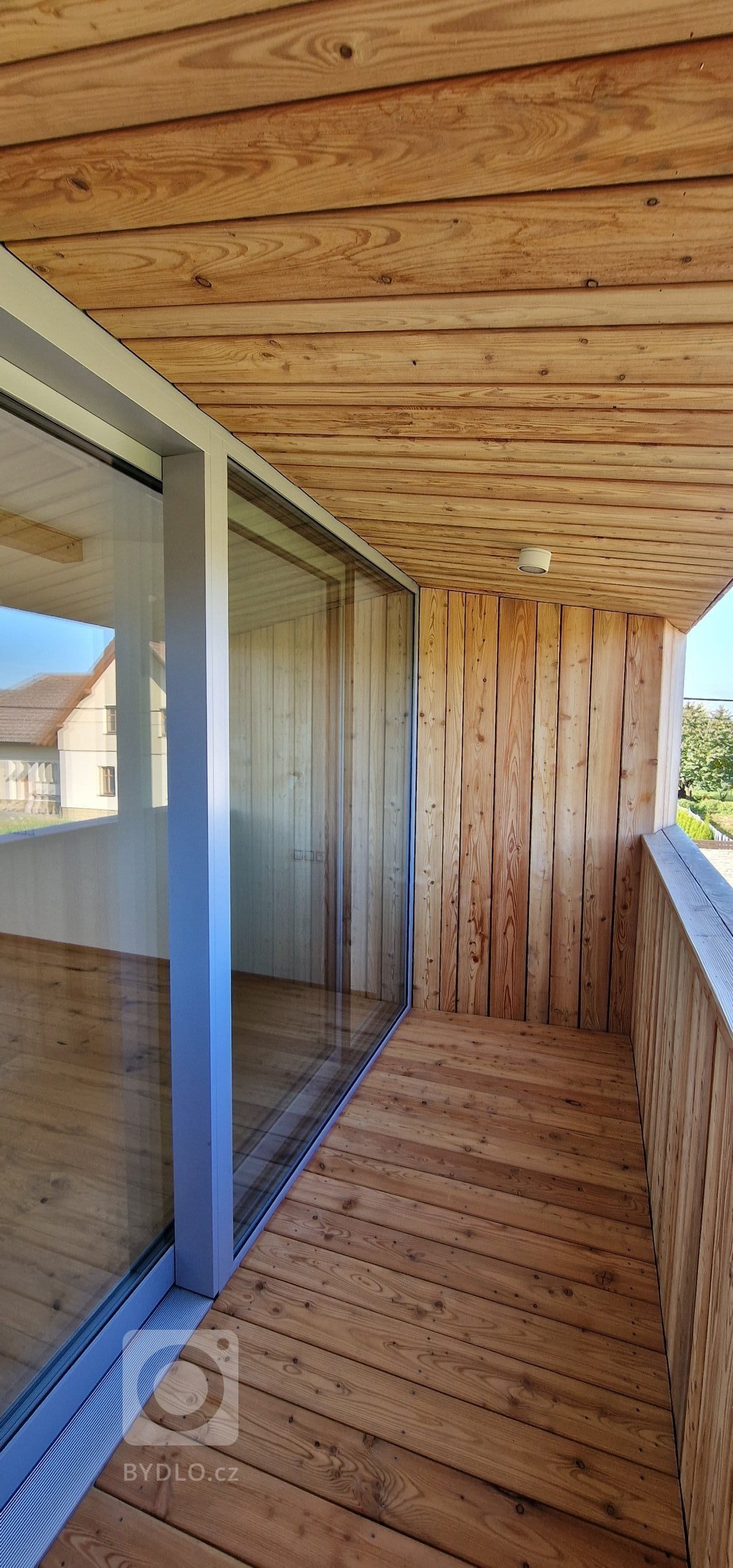 Kompletní novostavba na klíč ve Vrchlabí, vše dle přání a představ našich klientů. Dřevěná fasáda domu se harmonicky vkládá do okolní přírody a podtrhuje tak…