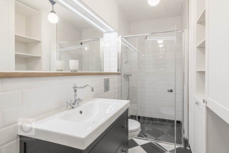 add picture to album