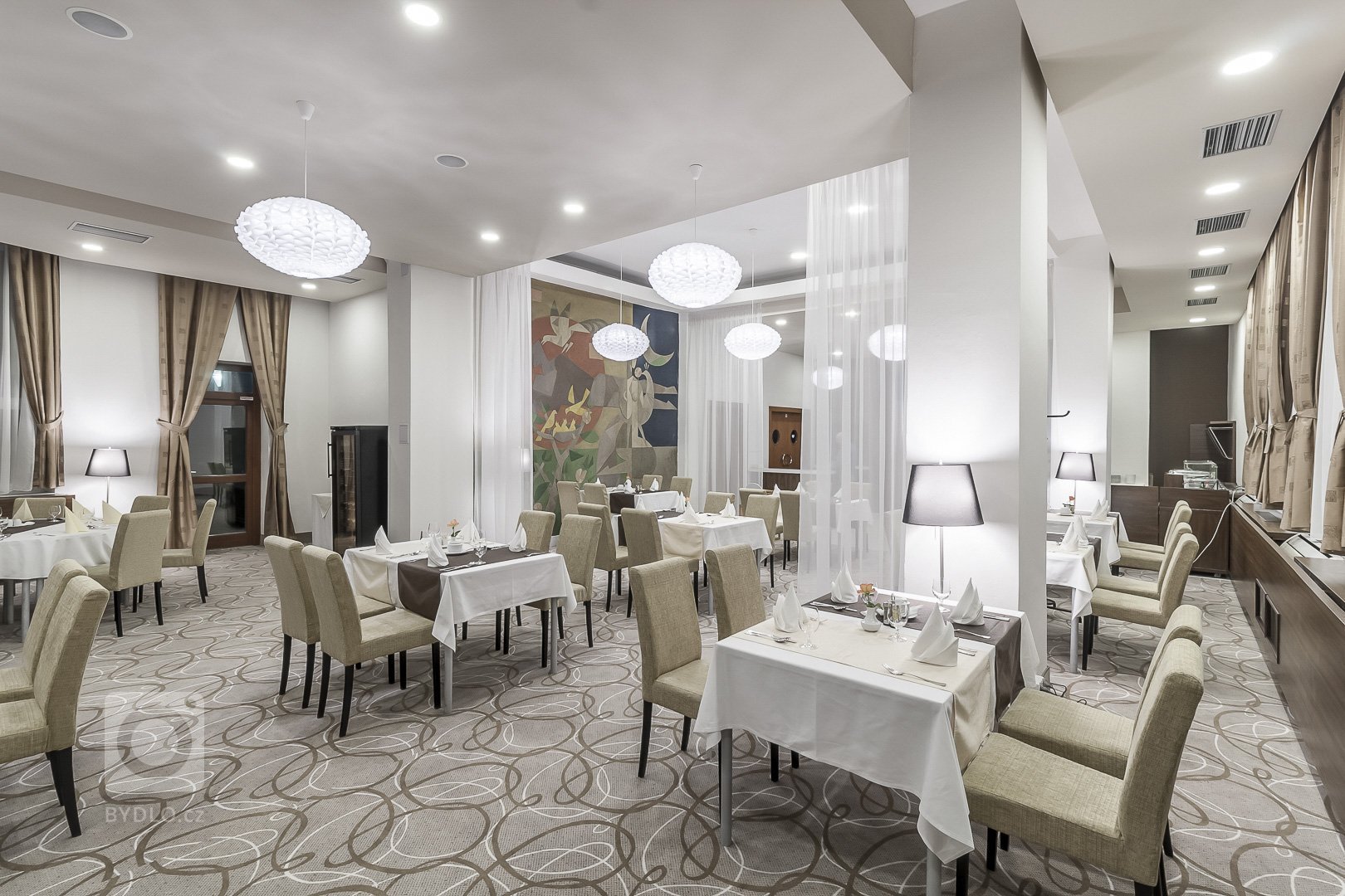 Redesign hotelu ve Slovenském městě Humenné. Cílem bylo vytvoření proměny interiéru včetně stavebních úprav 5 salonků a restaurace. Salonky byly rozděleny…