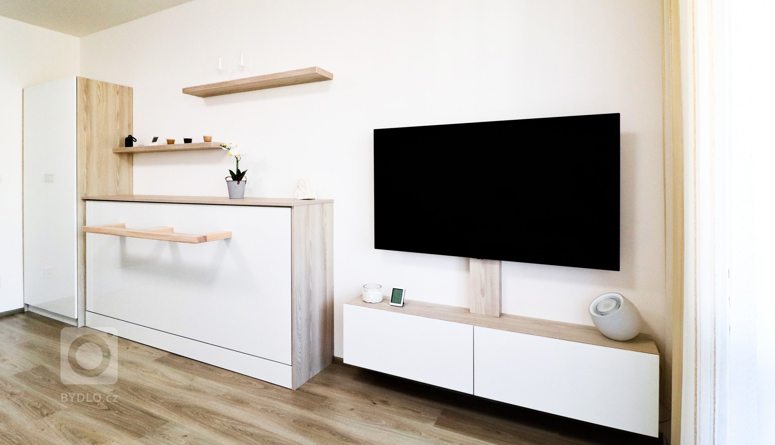 I v&nbsp;menších prostorech se dá vykouzlit útulný interiér.

V&nbsp;tomto 1+kk jsme se drželi světlých barev, jejichž použití je v&nbsp;ne příliš velkých…