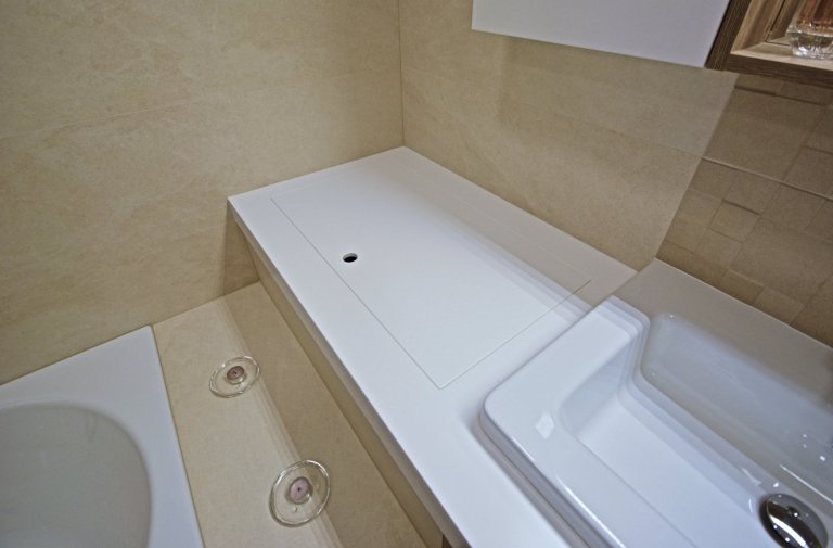 Mladý pár se pustil do složité rekonstrukce, ale pomocí nás a ateliéru ATAK jsme dům dovedli do dokonalosti. Co Vás může zaujmout je kuchyň, která je velmi…