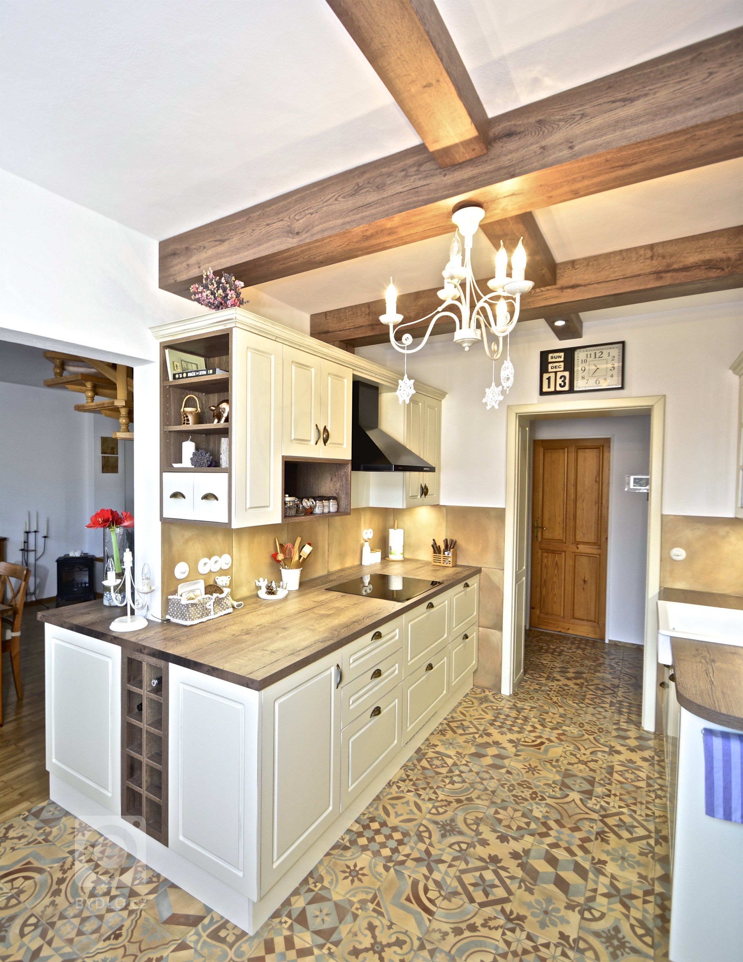 Mezi zákazníky, kteří se ženou za modernem a luxesem, se objeví i zájemci o klasiku a to nás těší.&nbsp;Kuchyň ve Vintage stylu jsme navrhli i zhotovili včetně…