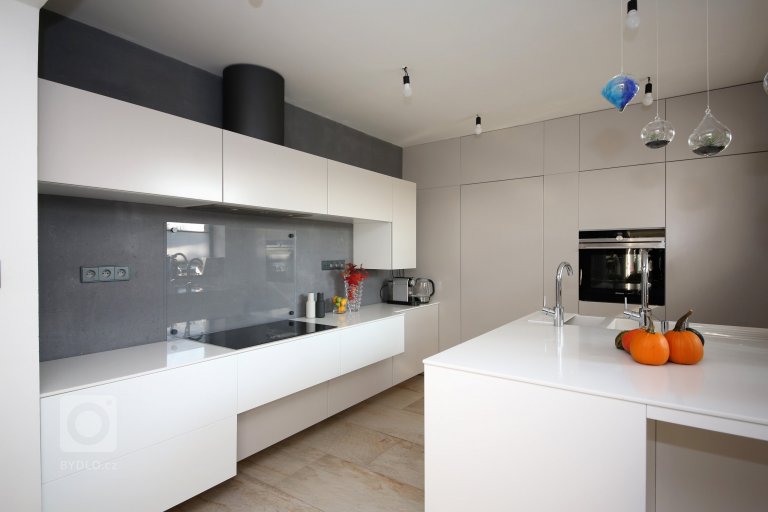 add picture to album