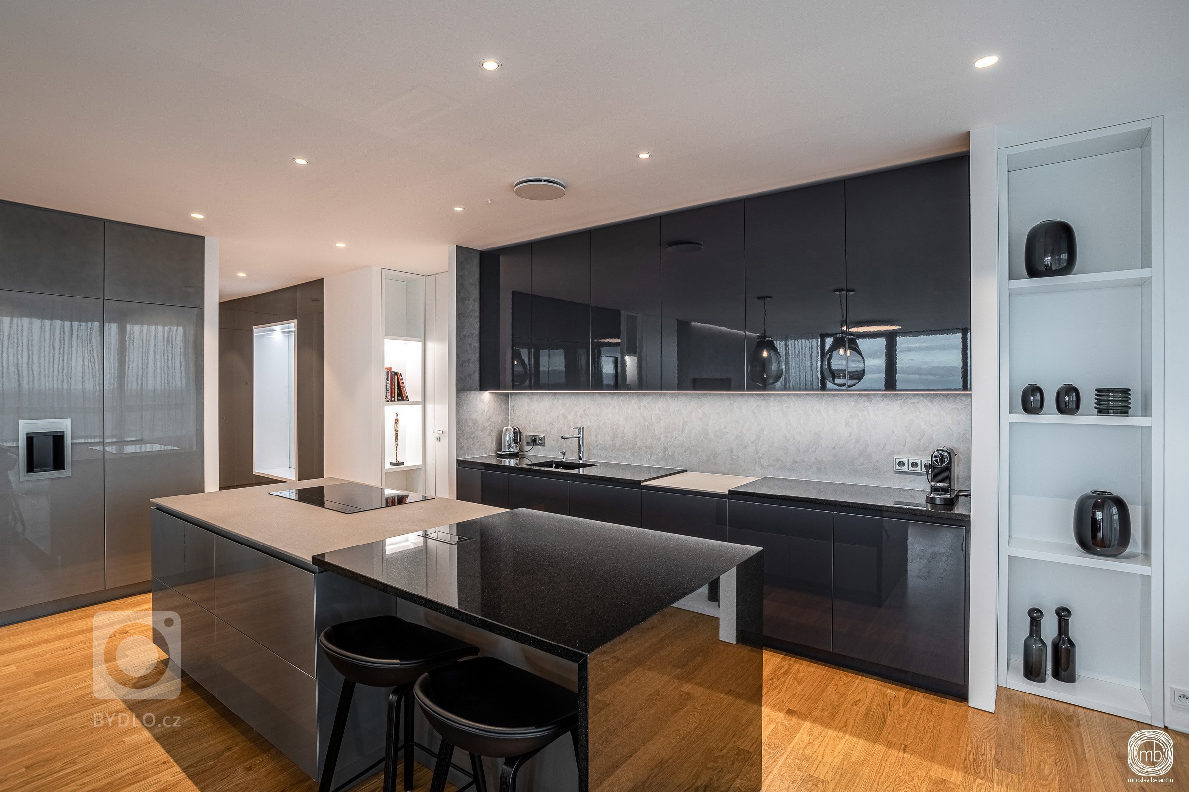 Bydlení v oblacích. Prioritu dostaly nadčasový design a kvalitní materiály. Naše návrhy vždy odráží individualitu klienta, kterou zohledňujeme od dispozičního…