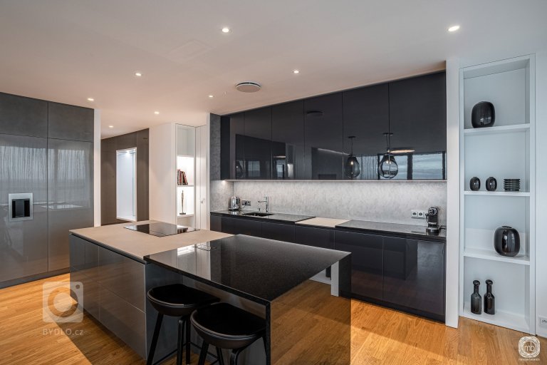 add picture to album