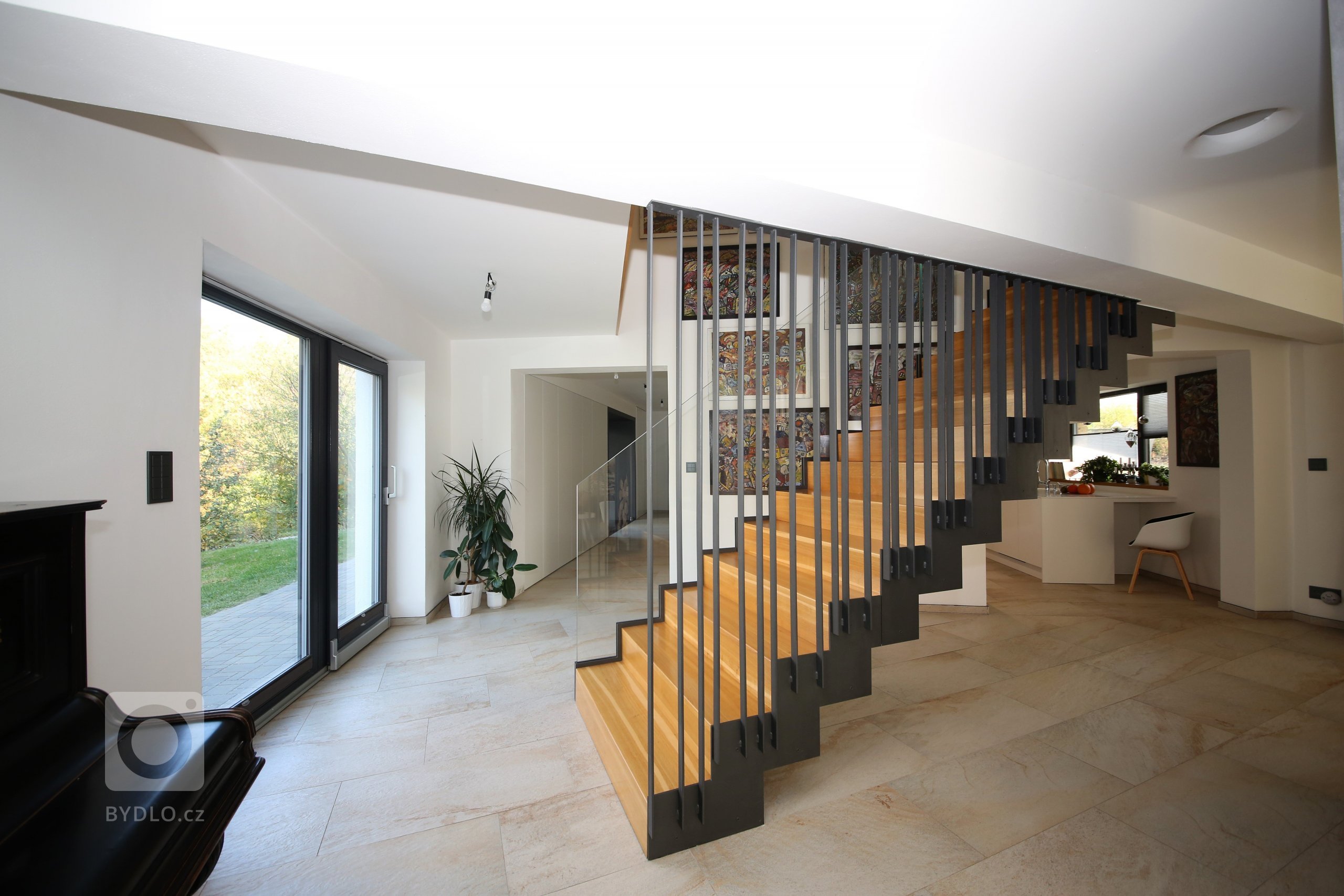 Prostorný rodinný dům se rodil postupně několik let, protože prioritou bylo vše dotáhnout do nejmenšího detailu a splnit si v něm veškeré představy o dokonalém…