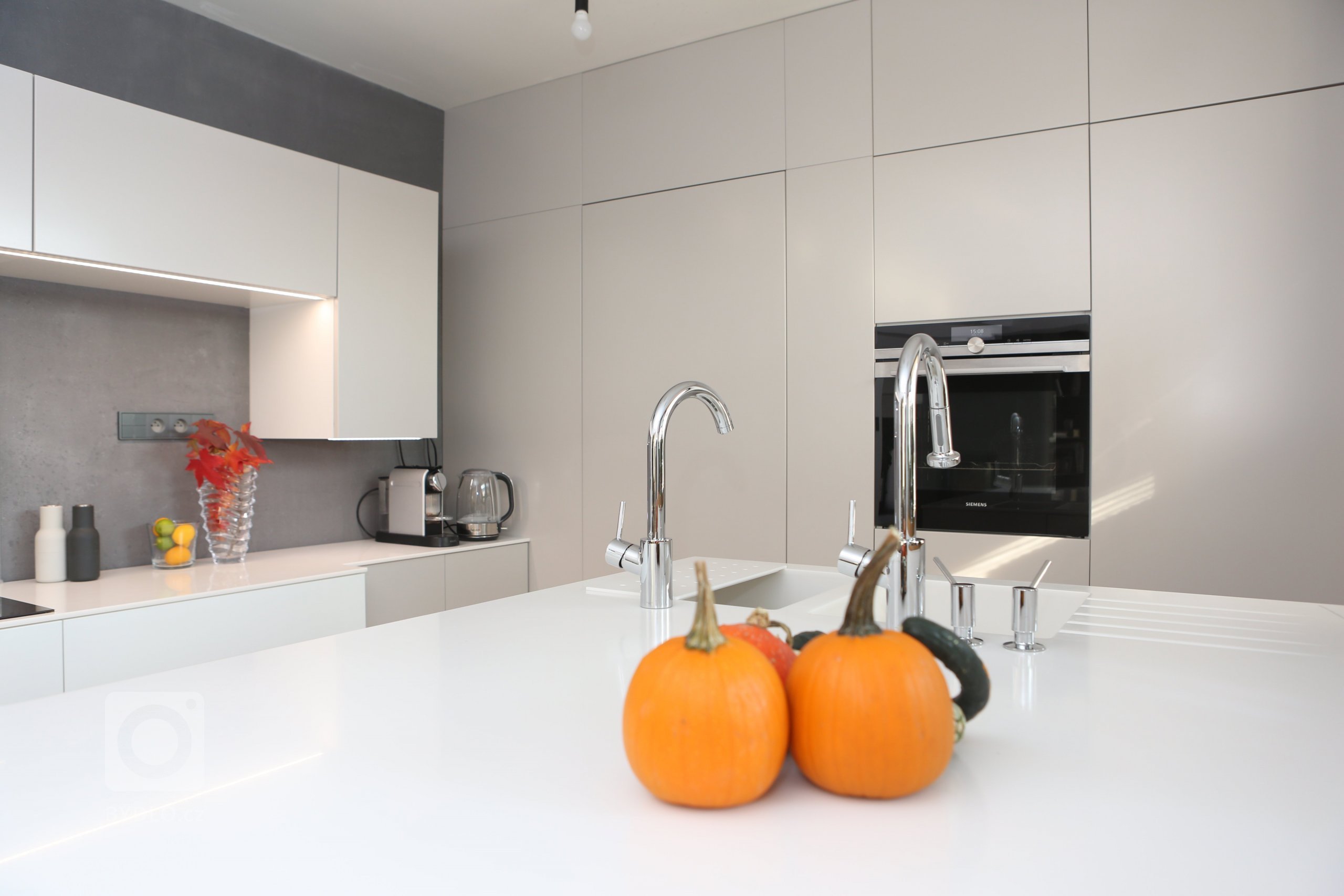 Prostorný rodinný dům se rodil postupně několik let, protože prioritou bylo vše dotáhnout do nejmenšího detailu a splnit si v něm veškeré představy o dokonalém…