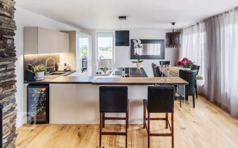 add picture to album