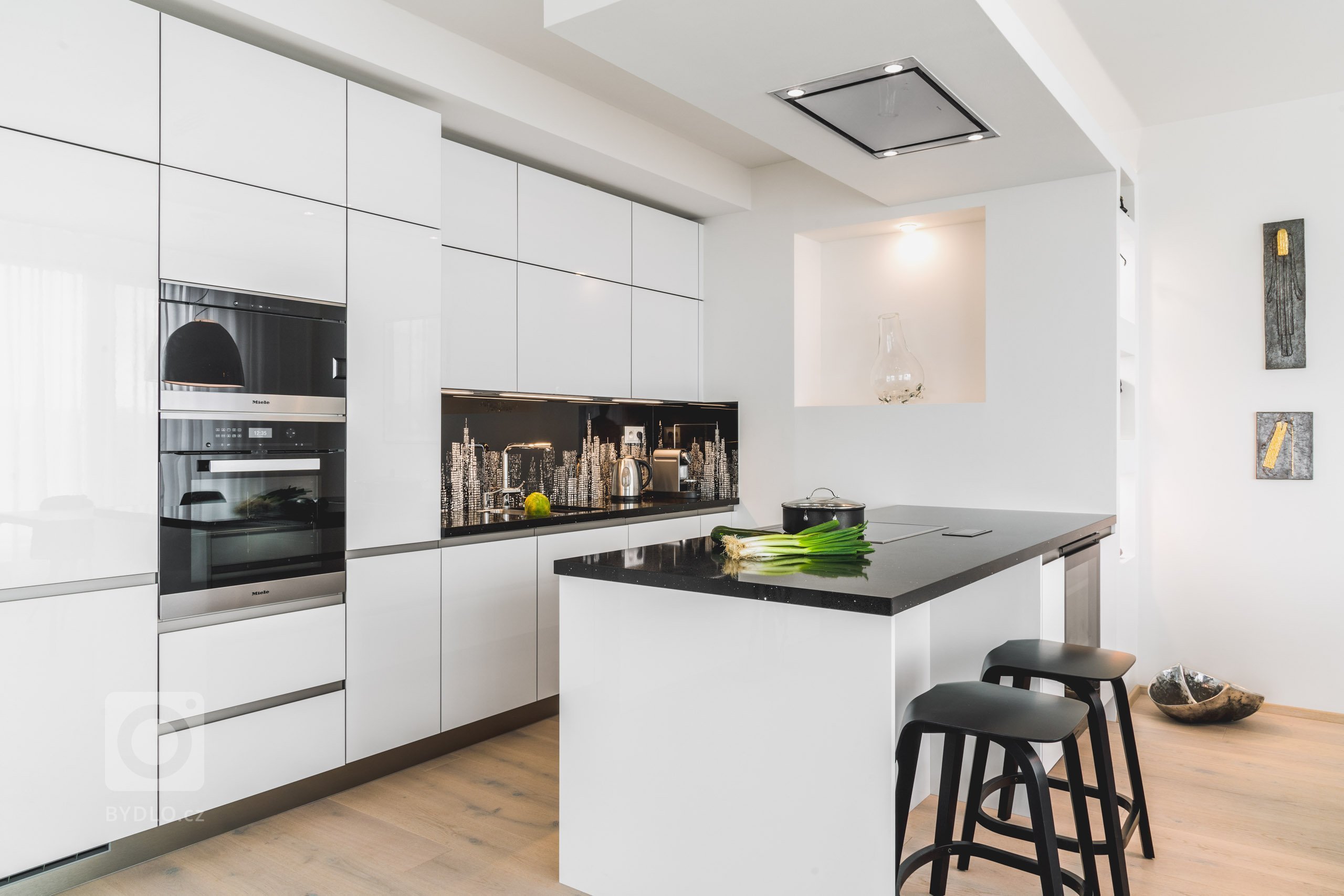 Kuchyně TOP CRYSTAL | WHITE

PRO NEJSVĚTLĚJŠÍ STRÁNKY ŽIVOTA.

Kuchyně je místo, které by nás mělo zásobovat radostí a ukojovat náš hlad po nových…