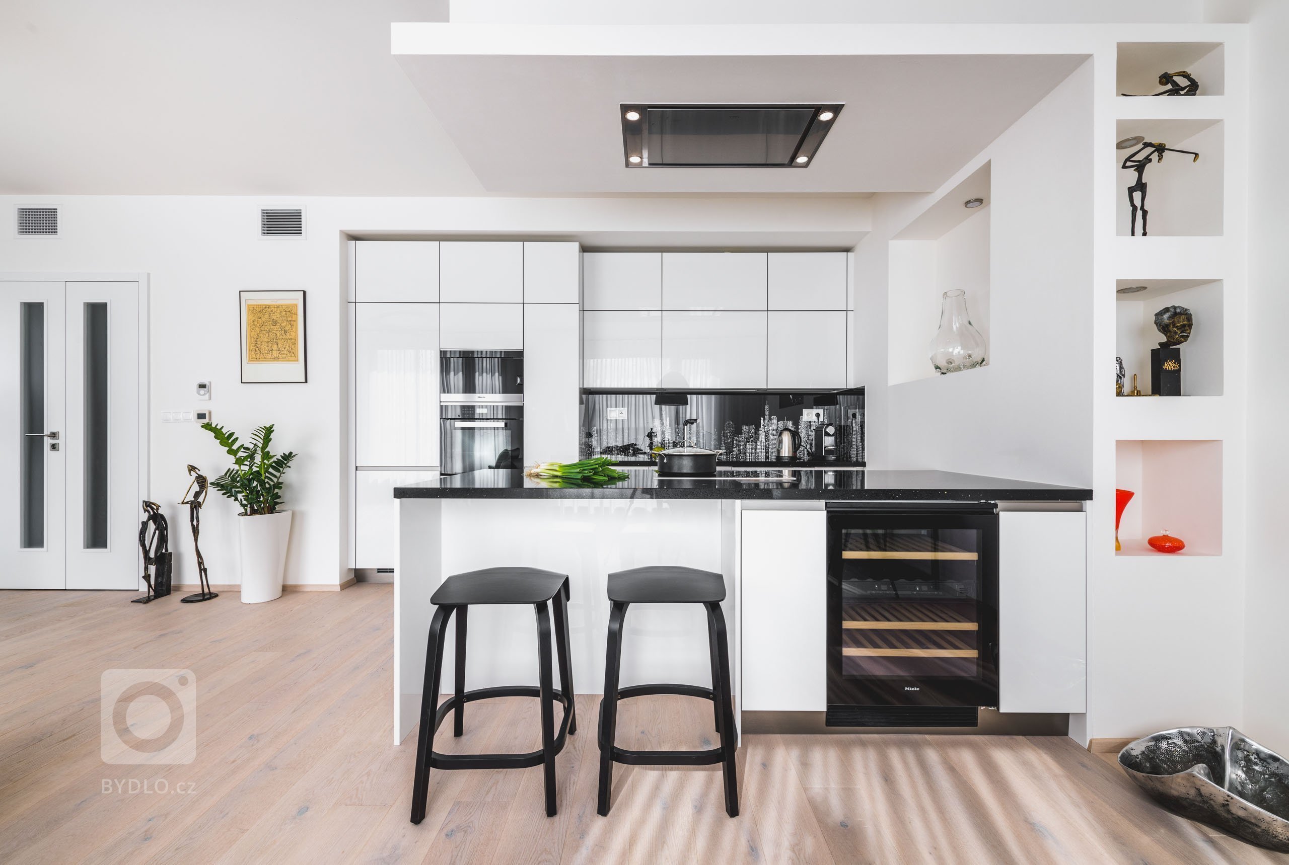 Kuchyně TOP CRYSTAL | WHITE

PRO NEJSVĚTLĚJŠÍ STRÁNKY ŽIVOTA.

Kuchyně je místo, které by nás mělo zásobovat radostí a ukojovat náš hlad po nových…