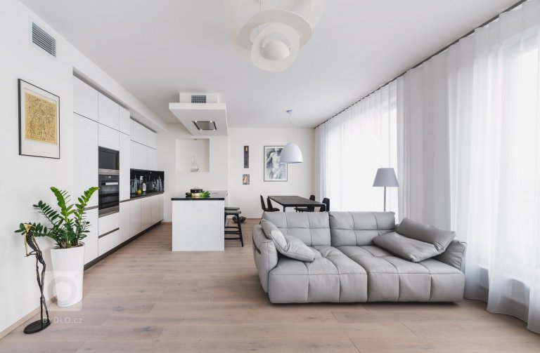 add picture to album