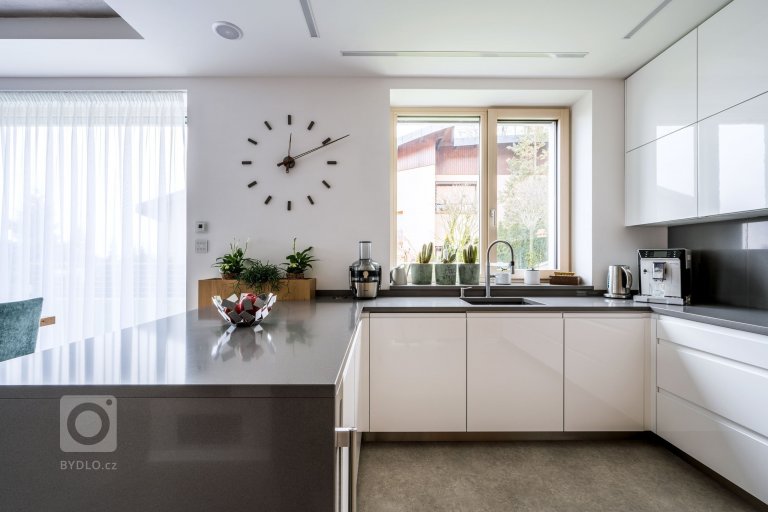 add picture to album