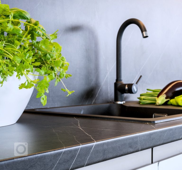 add picture to album