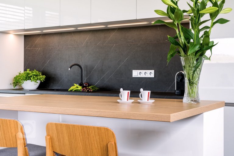 add picture to album