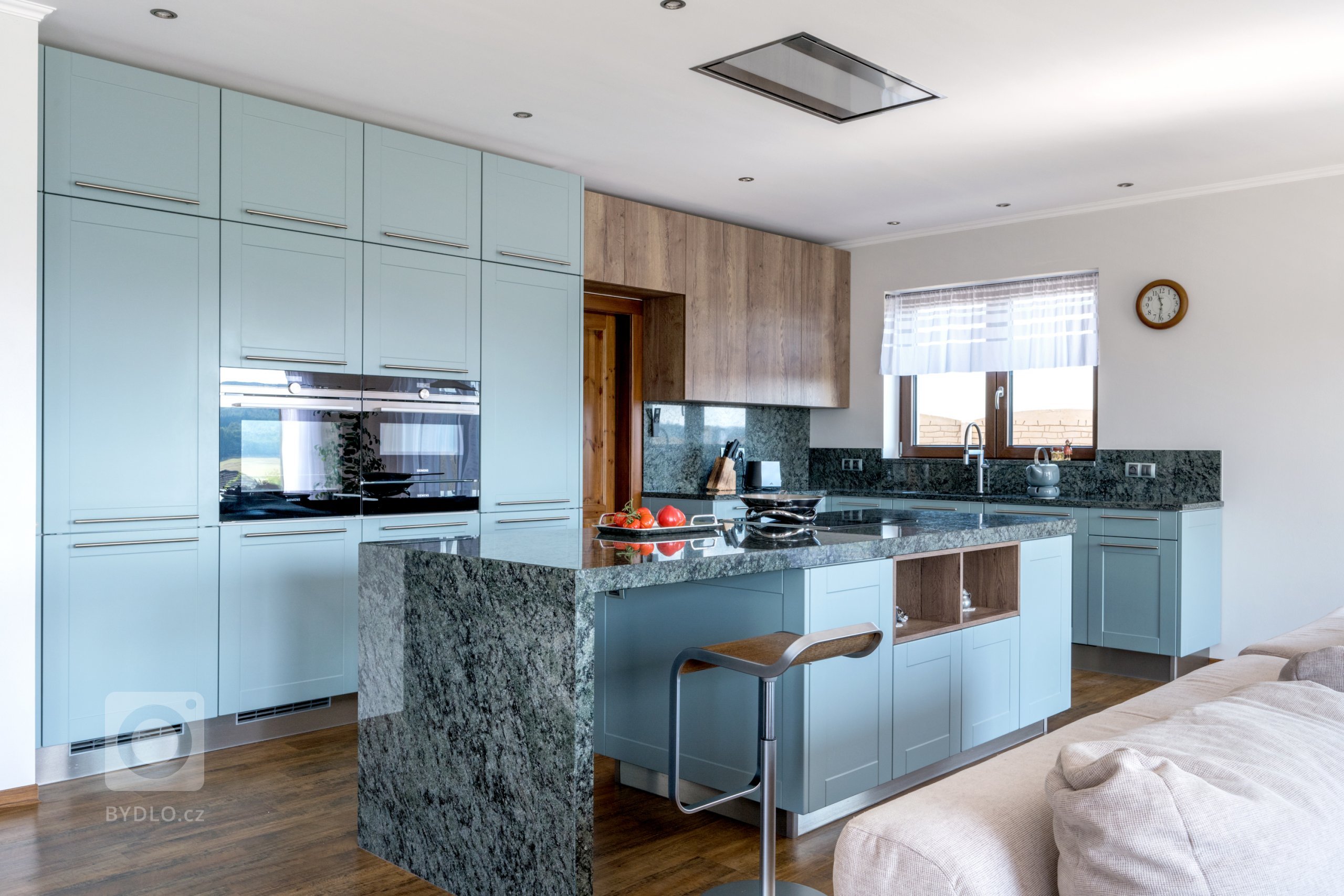 Kuchyňský ostrůvek má spoustu využití.