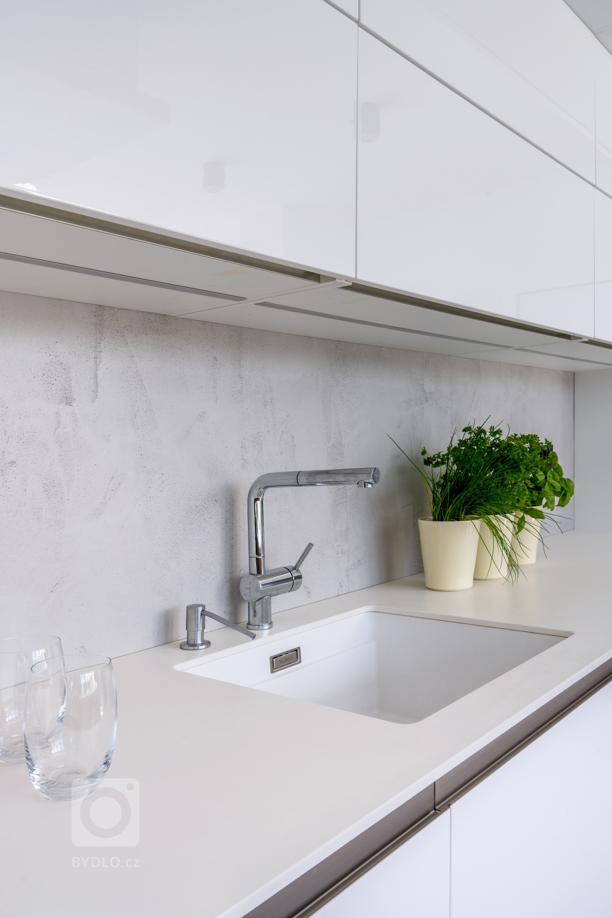 Velkolepý dům vyžaduje velkolepou kuchyni. Právě ona je totiž jeho duší i srdcem. Tady se protíná každodenní život rodiny i uspokojují individuální chutě.…