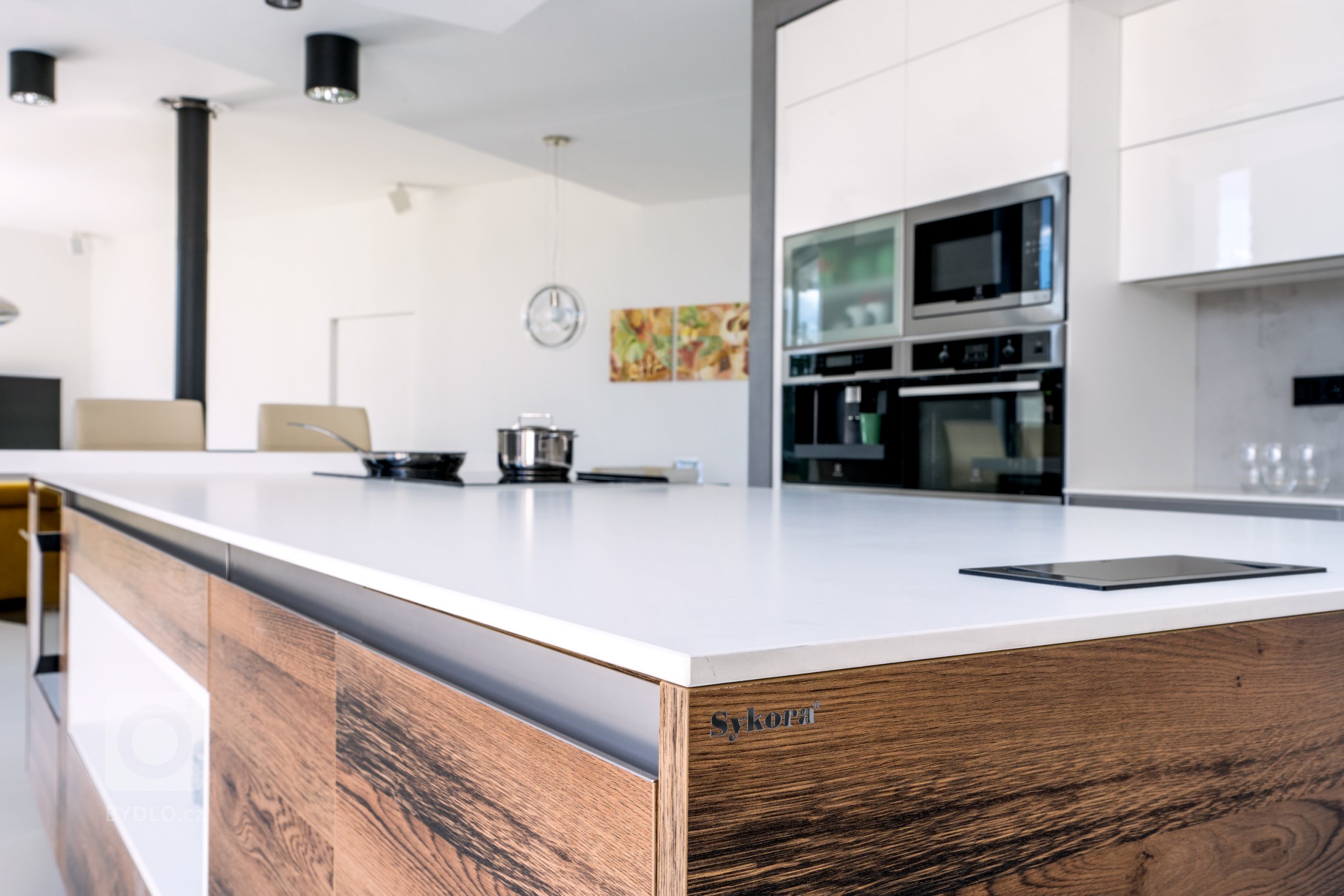 Velkolepý dům vyžaduje velkolepou kuchyni. Právě ona je totiž jeho duší i srdcem. Tady se protíná každodenní život rodiny i uspokojují individuální chutě.…