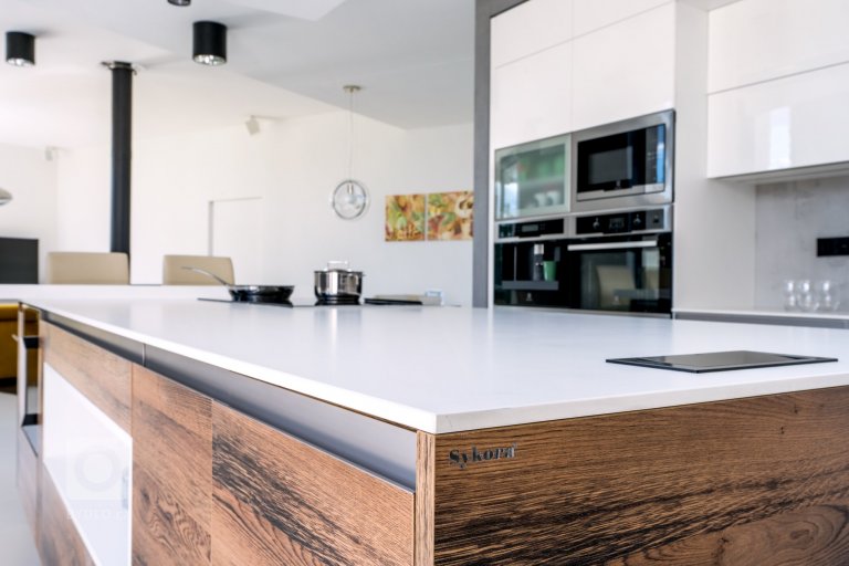 add picture to album