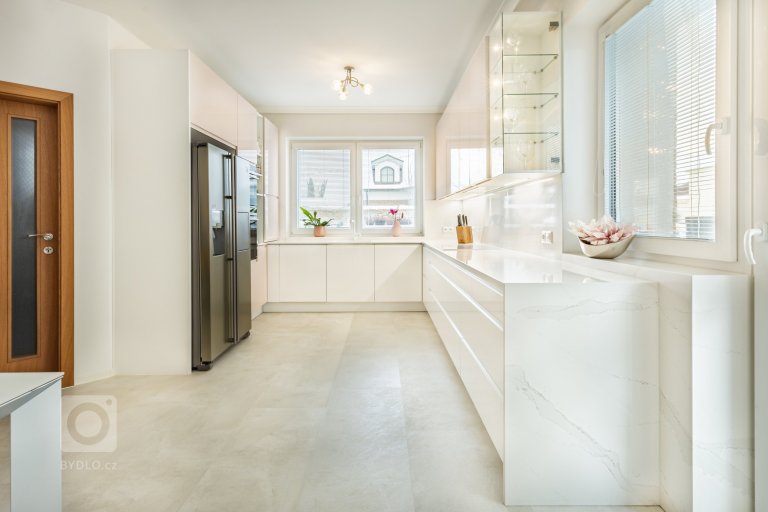 add picture to album