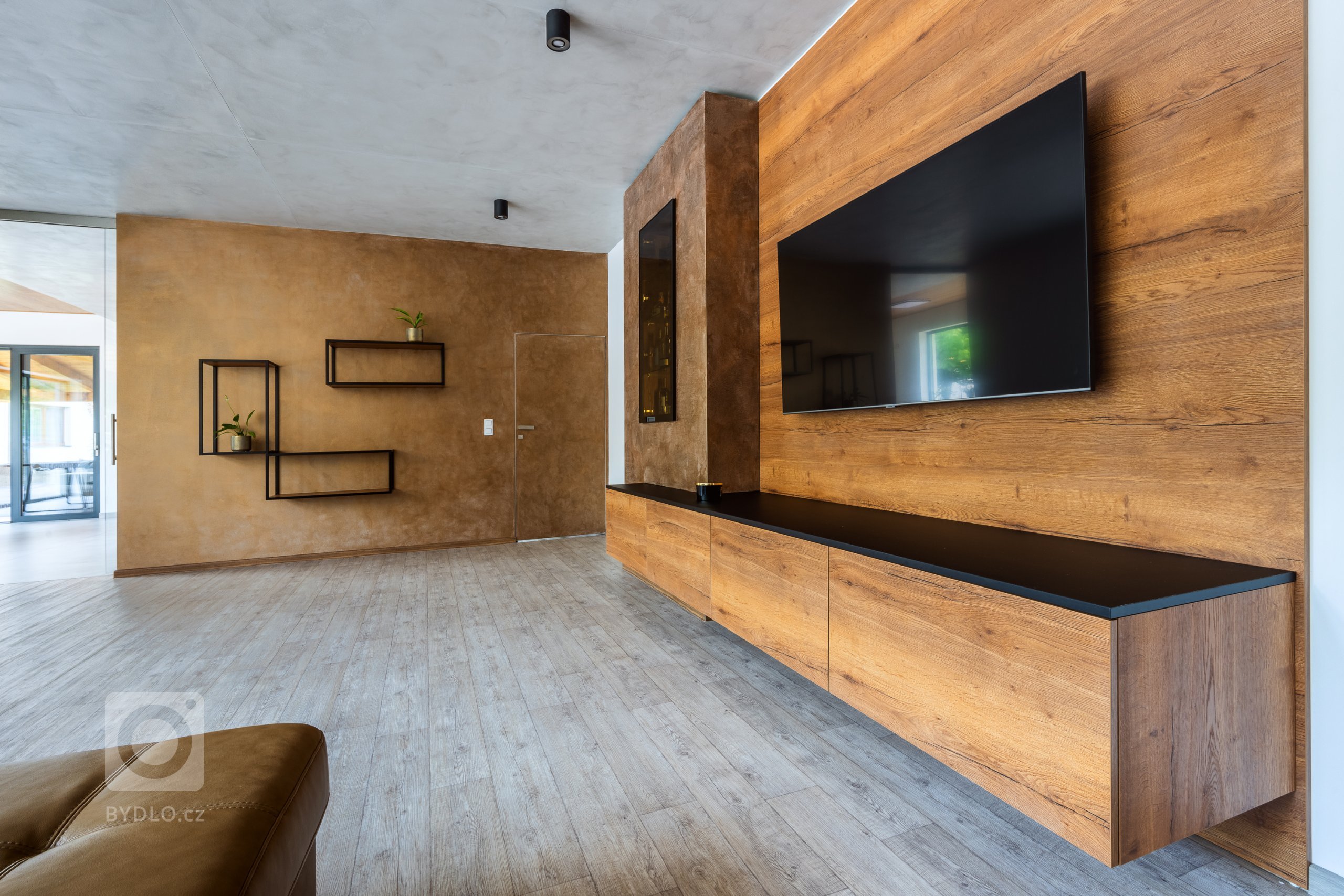 RAZ DVA TŘI SYKORA.

Nejlepším doporučením jsou vlastní zkušenosti. Tato sestava je už třetí kuchyní Sykora, kterou v rodině investorů mají - a my věříme, že…